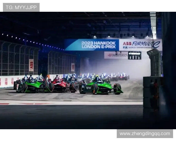 F1赛季激战正酣 梅赛德斯和红牛强强对决 谁能问鼎年度总冠军