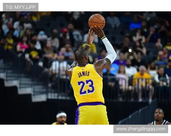 NBA季后赛焦点大战再掀高潮明星球员关键时刻表现引发热议广泛关注 NBA季后赛焦点大战再掀高潮明星球员关键时刻表现引发热议广泛关注